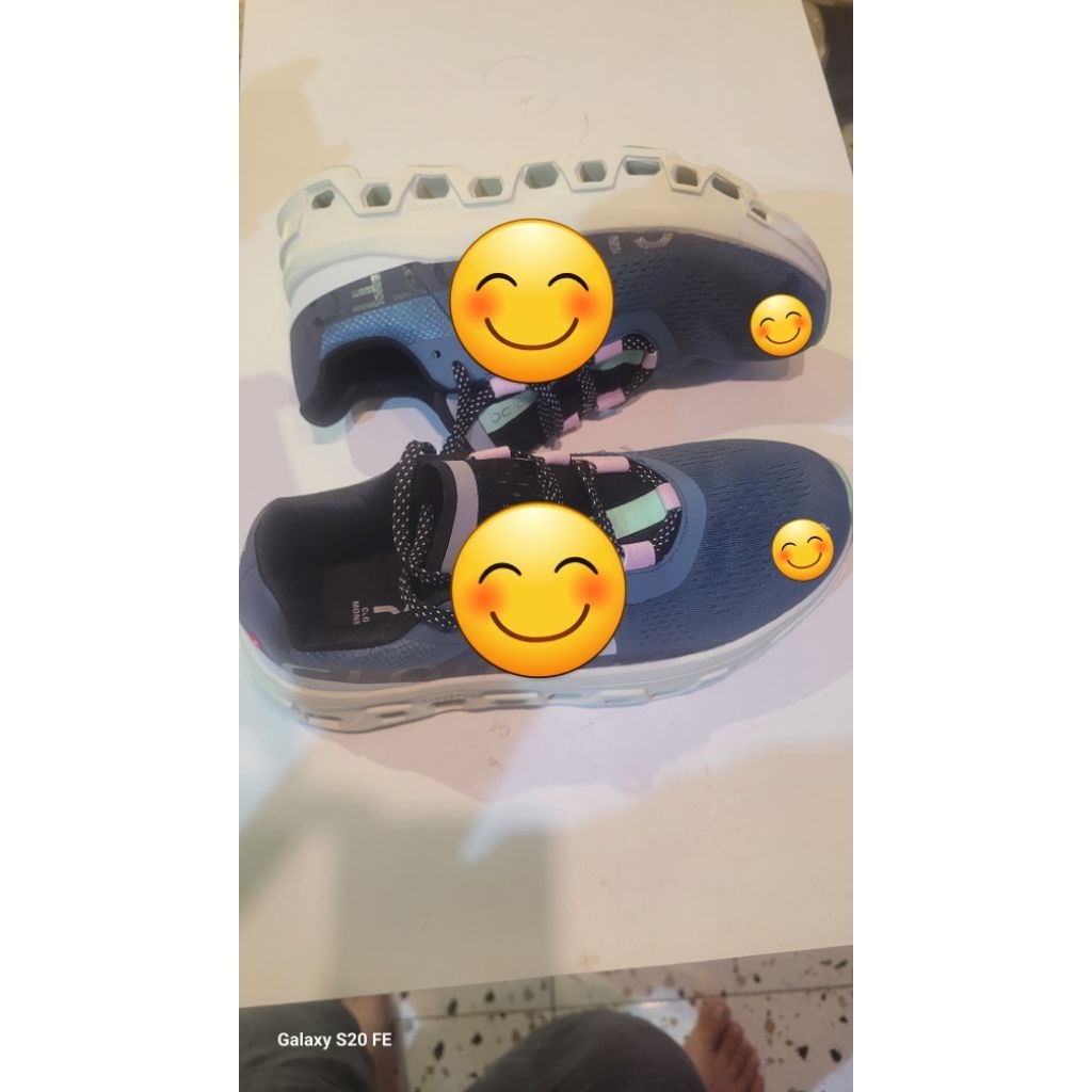 OCE 0n Cloud BLUE 40