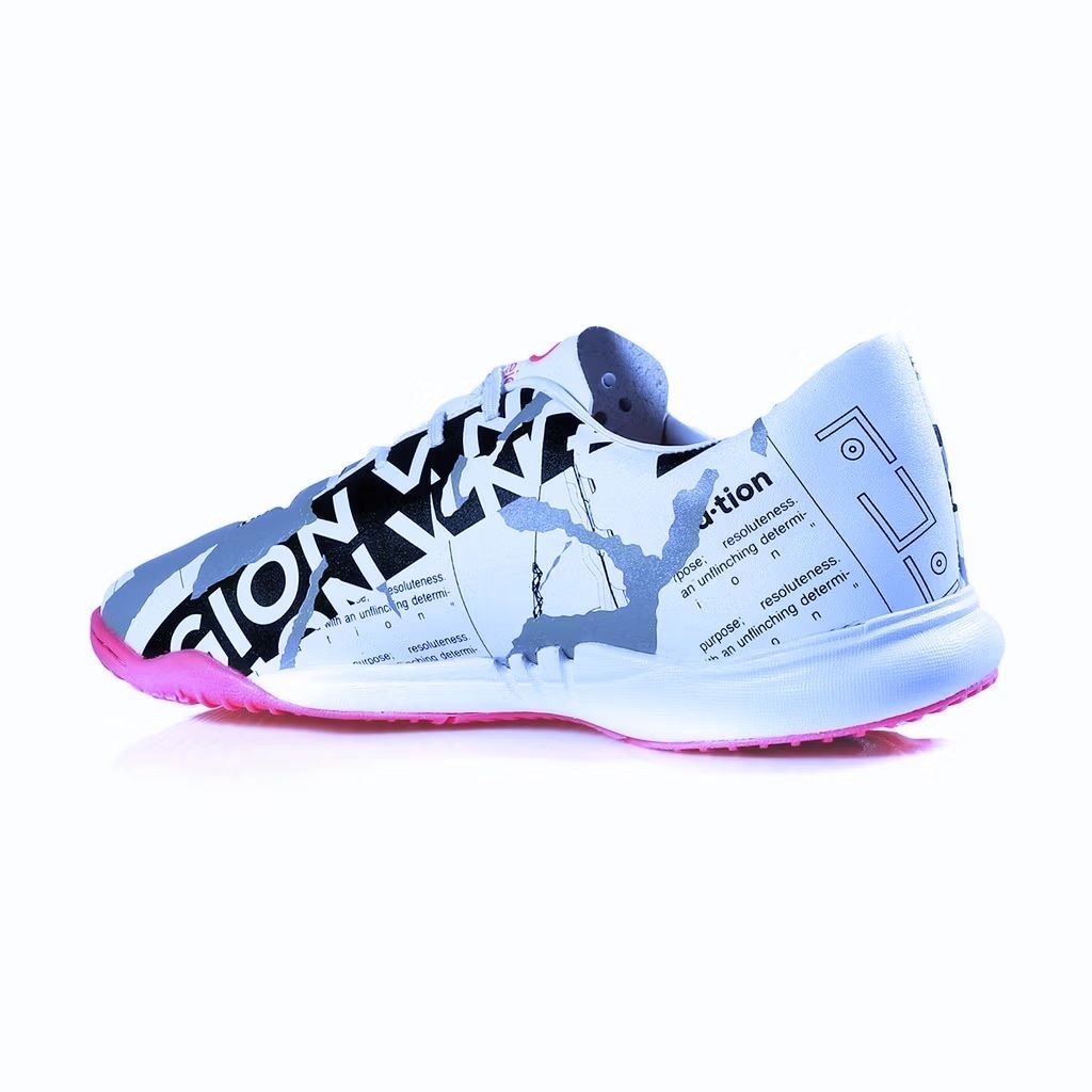 001 รองเท้า ORTUSEIGHT LEGION V4 FUTSAL สีขาว สีชมพู