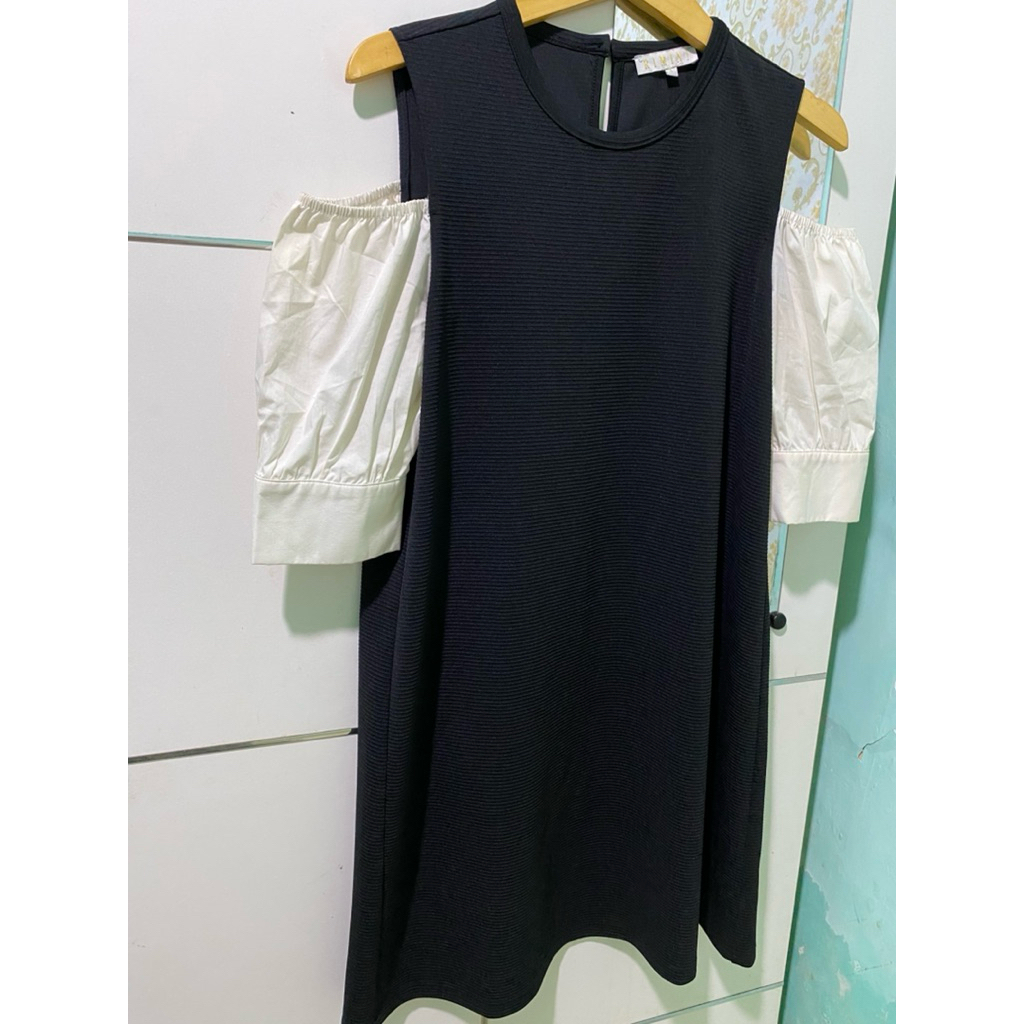 Remini Dress L สีดํา