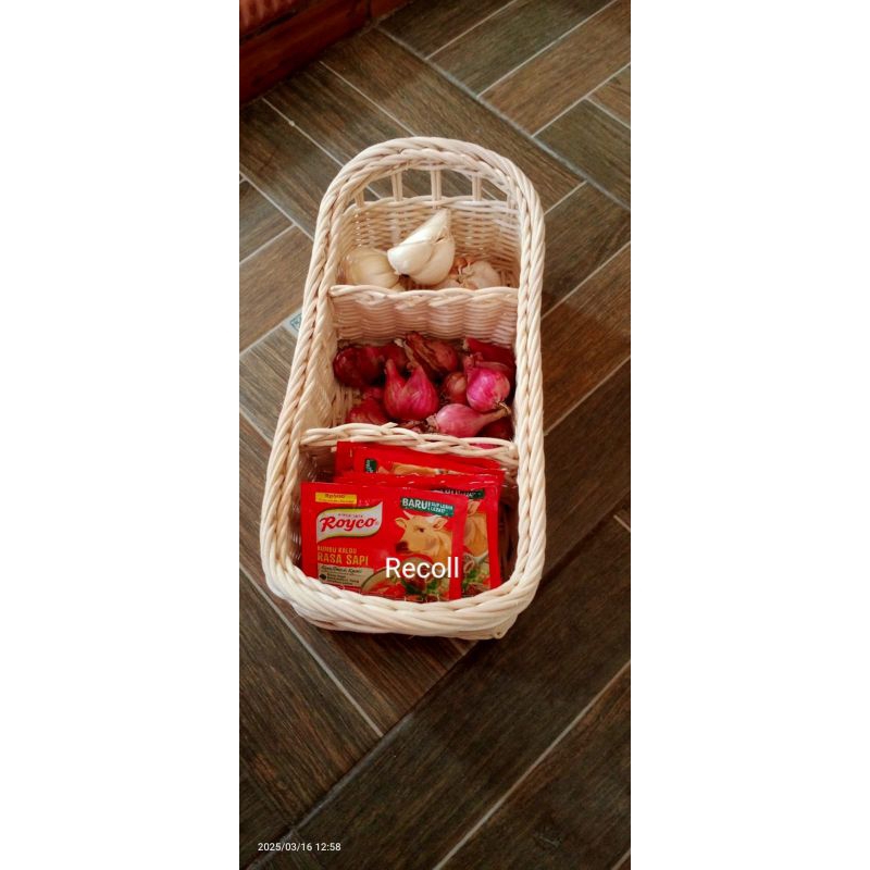 RATTAN PARTITION BASKET/STABLE KITCHEN SPICE BASKET