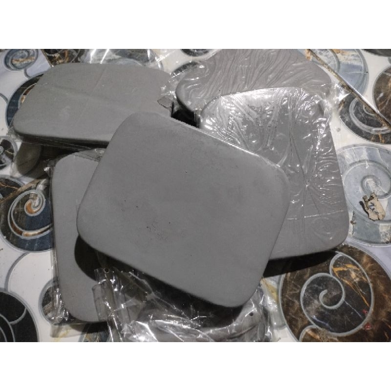 แผ่นฝาถังน้ํามัน Toyota Avanza และ Xenia 2005-2012