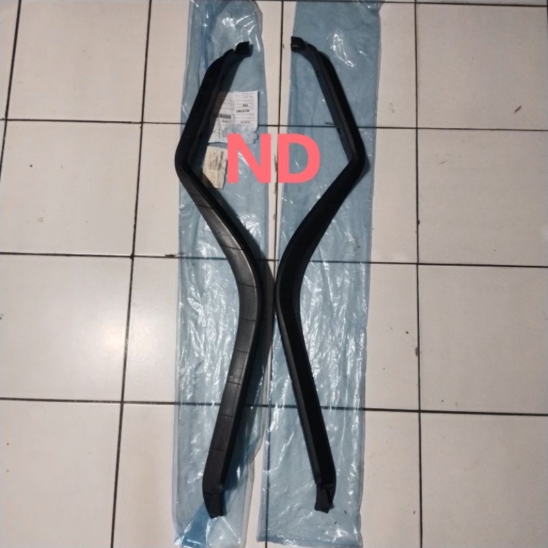 TOYOTA DYNA EURO 4 HINO DUTRO EURO 4 BASE CARPET CLAMP COVER 1 ชุดสีดํา