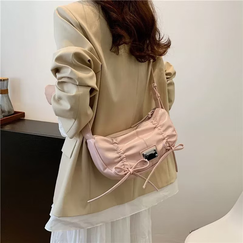 กระเป๋าผู้หญิง Matin Kim Ruched