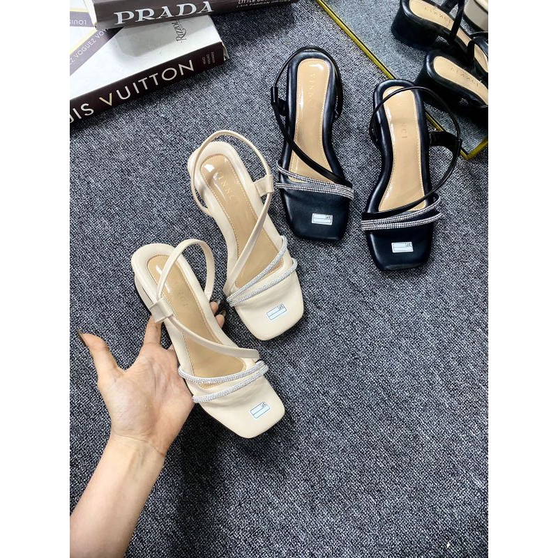 Vinnci Glitter Strap Heels