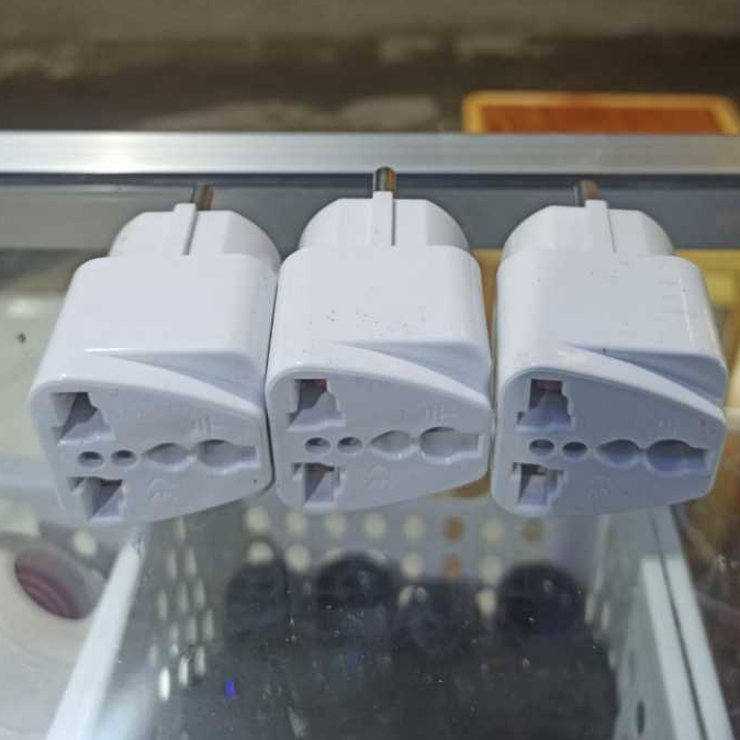 Meiko Over Plug Multi Pin 3 ถึง 2 A8 One Pro สีขาว