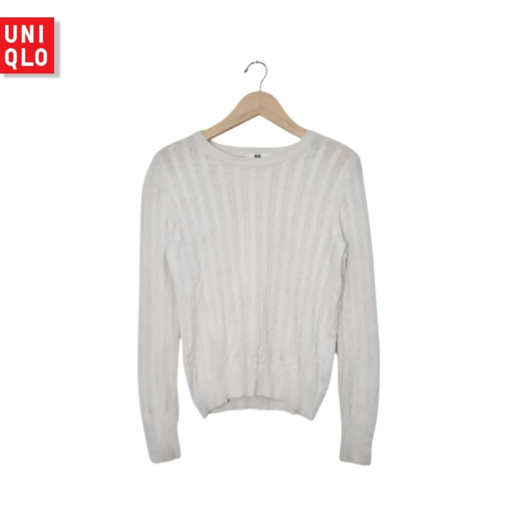 เสื้อสเวตเตอร์ถัก O-Neck สีขาวหัก Uniqlo (CODE: B67 -25)