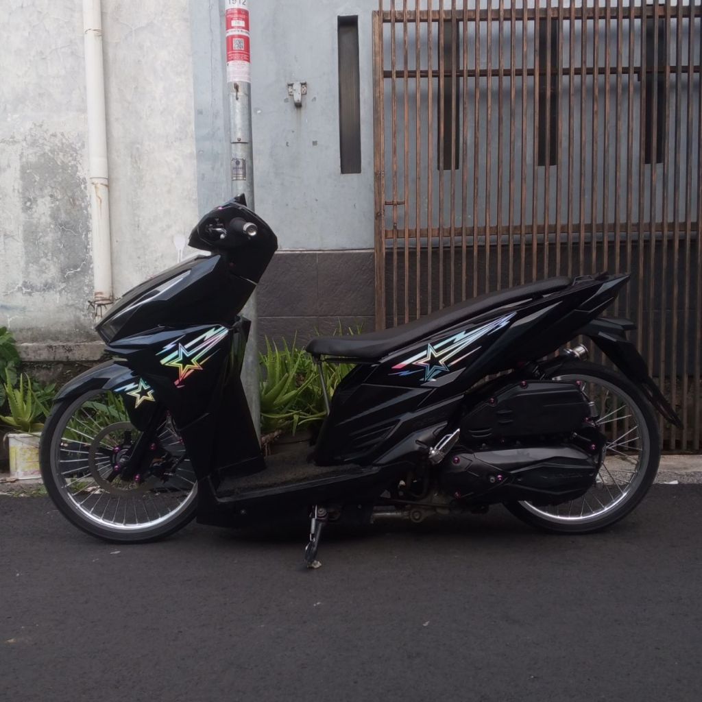 เปลื้องผ้าตัด VARIO LED OLD 125 รูปที่ 5