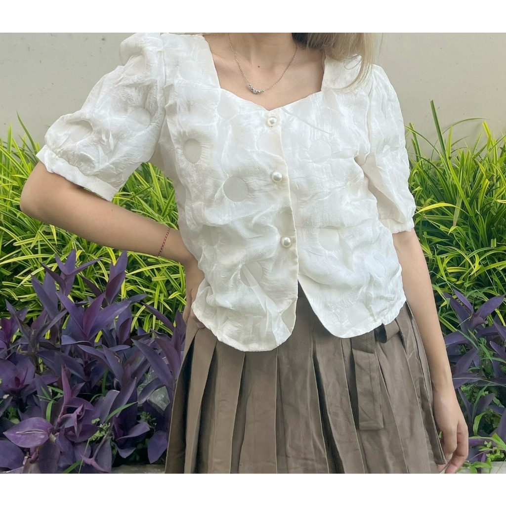 Yvaine - เสื้อ Jennie V.2 - เสื้อไข่มุกพอง – เนื้อเพลงที่คิดถึงและผู้หญิงที่หรูหรา!