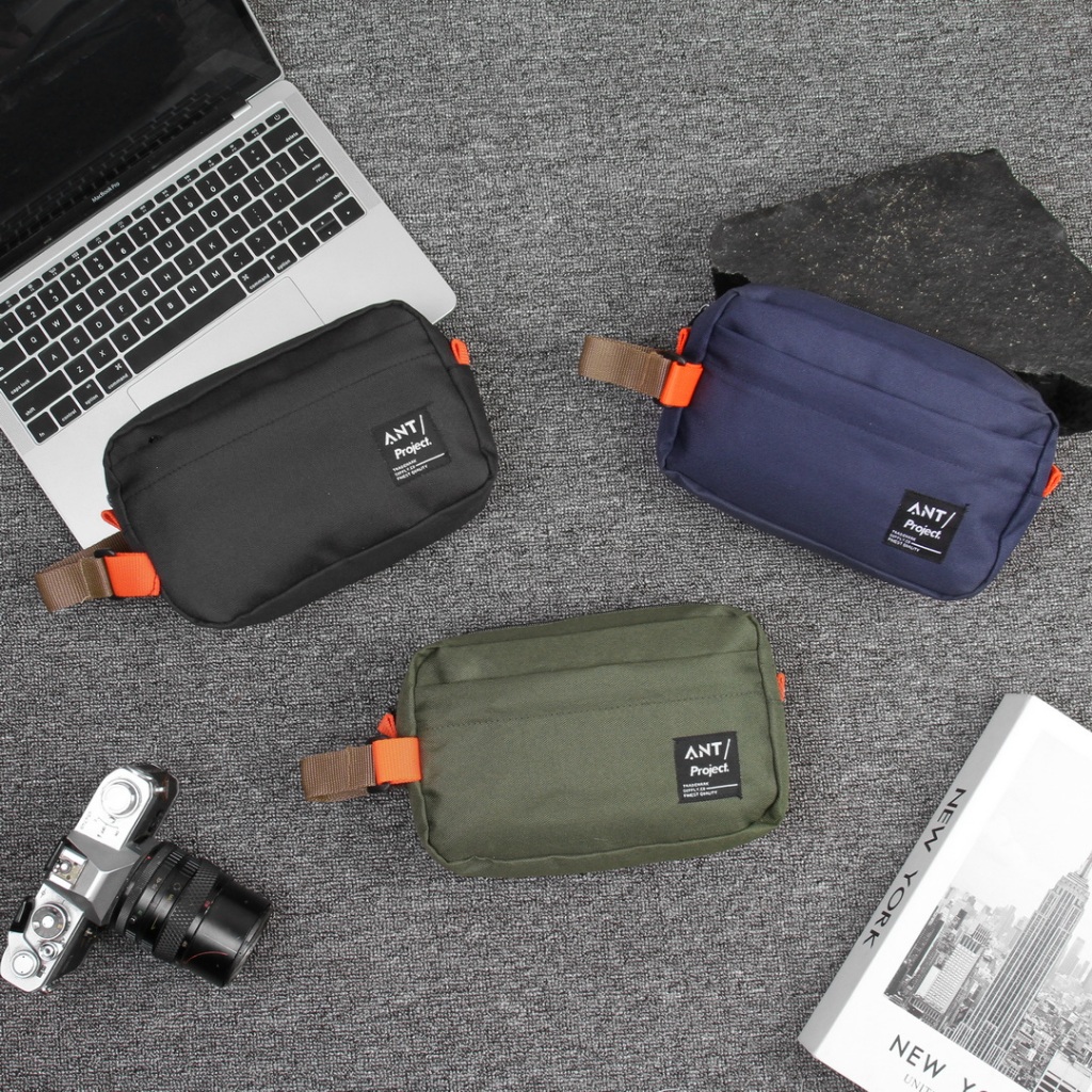 ANT PROJECT - Clutch Bag LINEAR BLACK - กระเป๋าเก็บของ