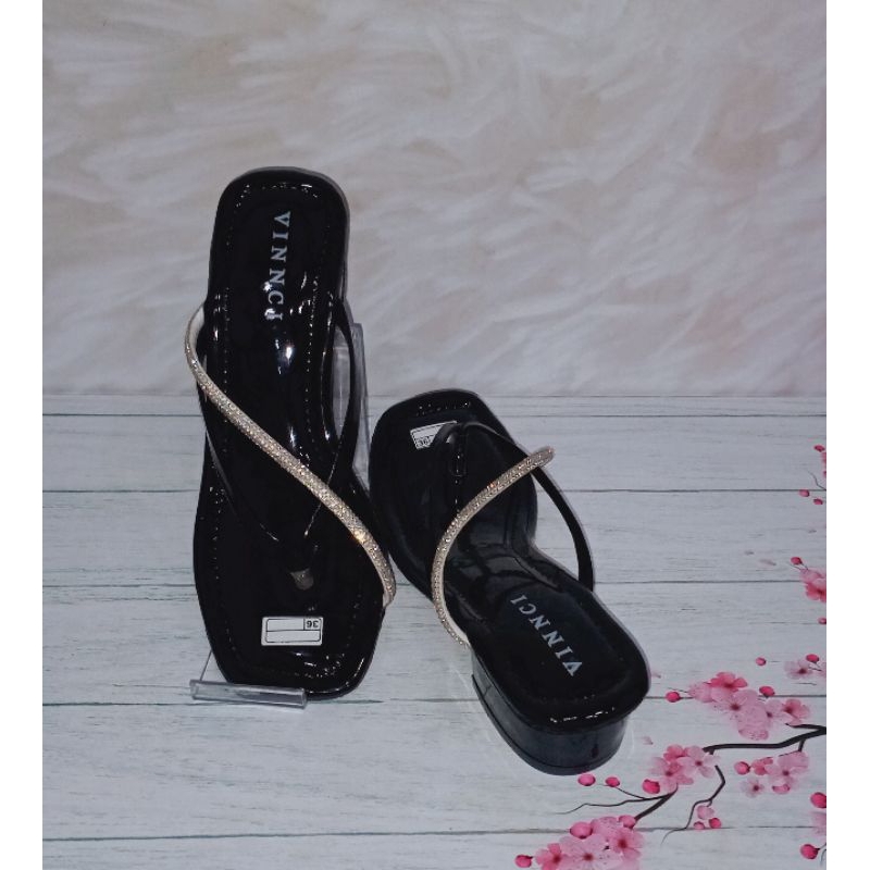 รองเท้าแตะผู้หญิงรุ่น vinnci รุ่นล่าสุด