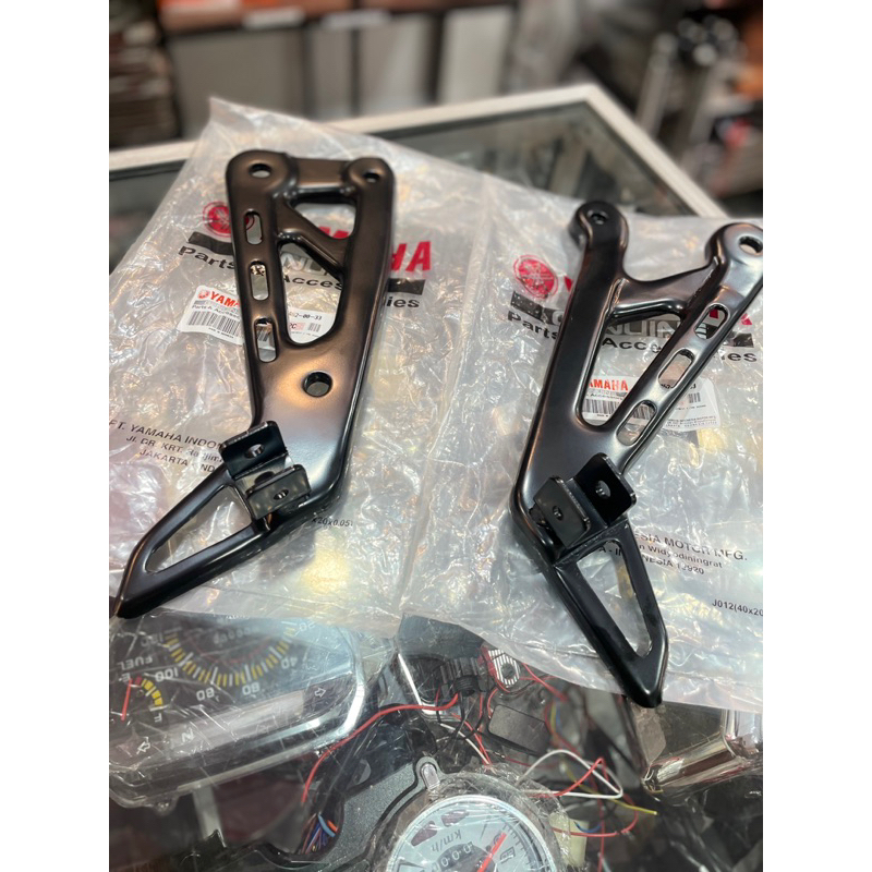 เหล็กยึด Mount Step postap fotstep Footstep ด้านหลังสีดํา Original Yamaha RXKING RX KING 3KA-F72452-