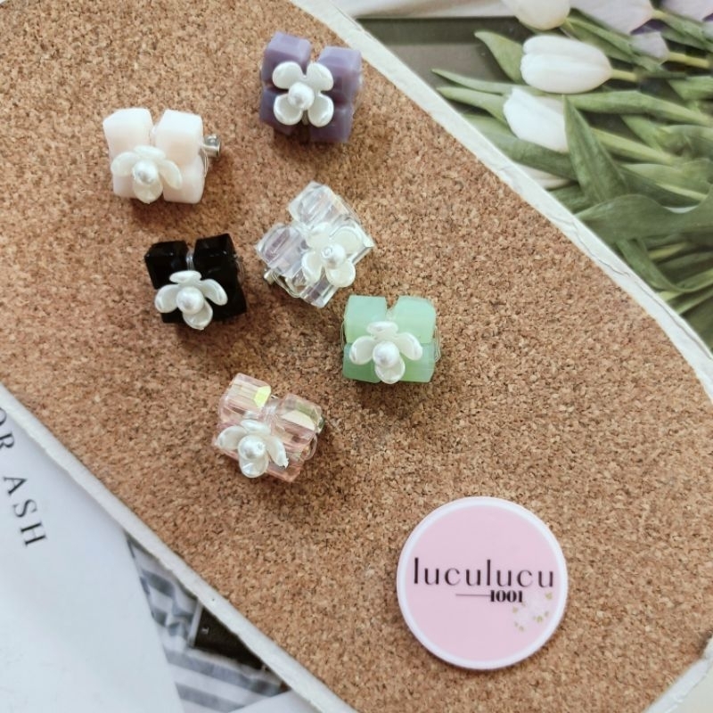 CHIN PIN - CRYSTAL CUBE