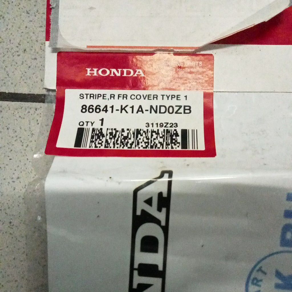 86641K1AND0ZB – STRIPE R FR COVER TYPE 1, FRONT RIGHT BODY STICKER BEAT DELUXE ORIGINAL AM
