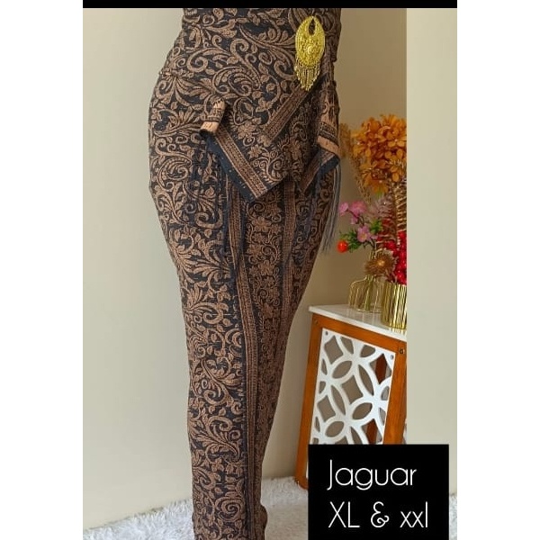 ชุดผ้าคลุมไหล่ Kamen Jaguar กระโปรง Jaguar Motif เสื้อท่อนล่างผู้หญิง Balinese Traditional