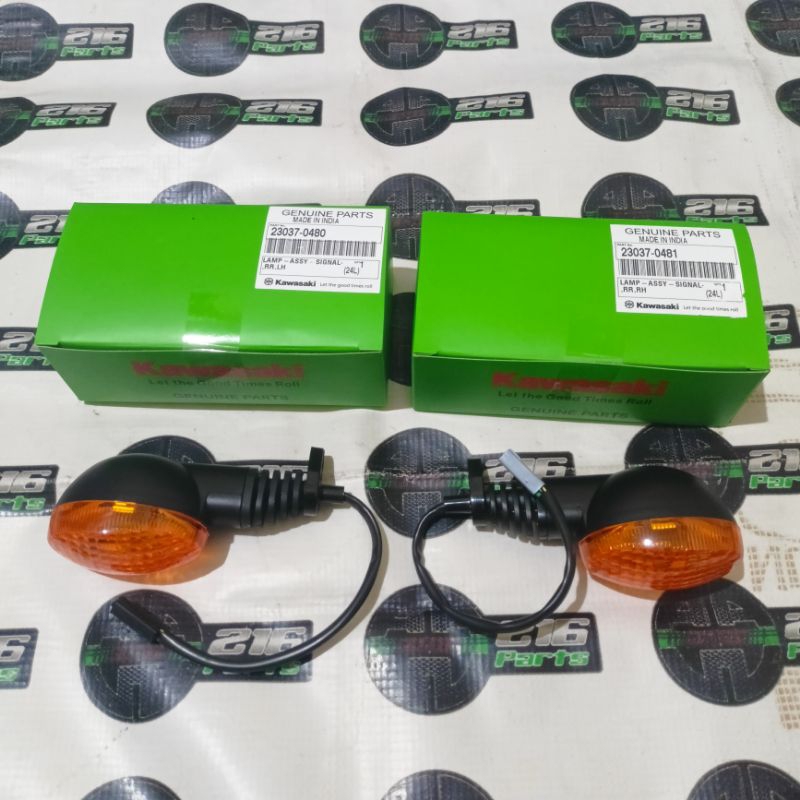 ไฟเลี้ยวขวาและซ้าย W175 W175 TR Kawasaki ดั้งเดิม