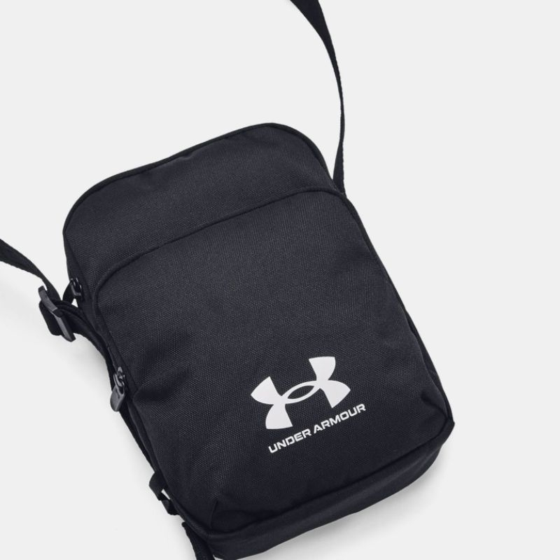 UNDER ARMOR Under ARMOUR กระเป๋าสะพายข้าง Under ARMOUR Lite สีดํา ของแท้ 100%