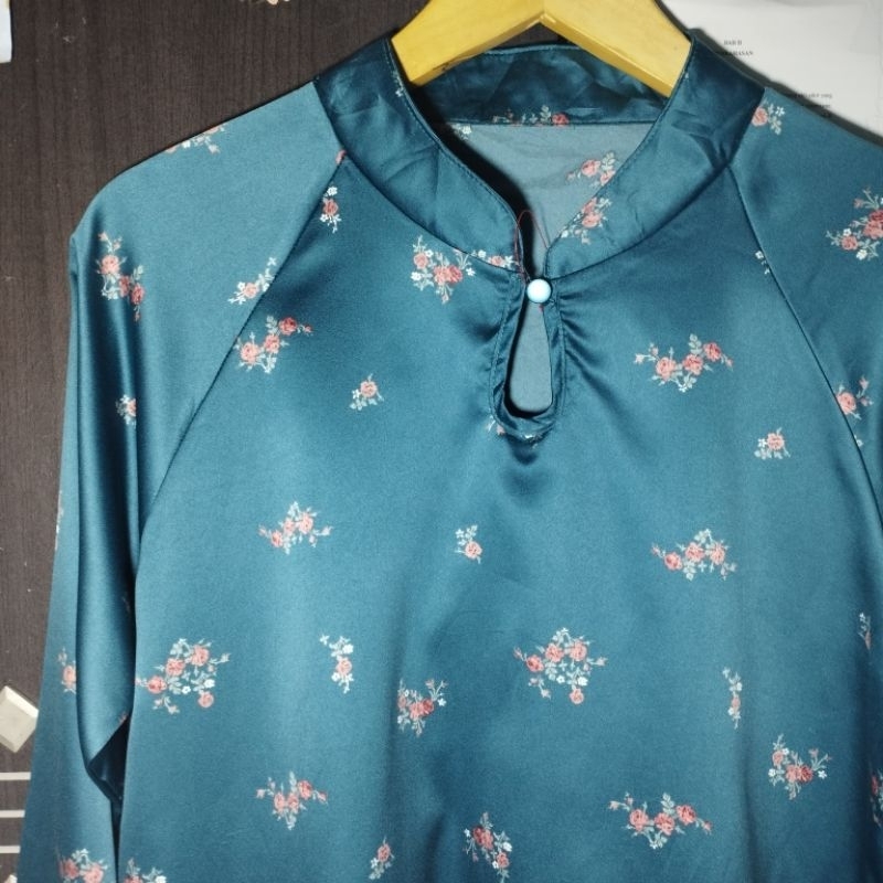 ANNA TUTU CHEONGSAM NECK SMALL FLOWER SATIN TOP