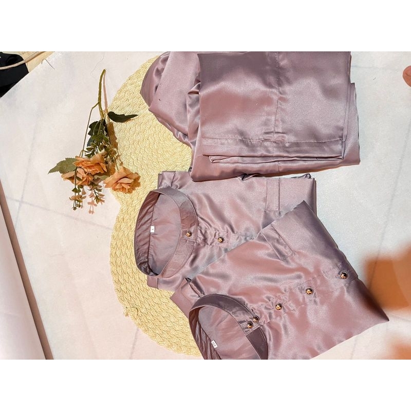 หนึ่งชุดกํามะหยี่ผู้ชายหรูหราเสื้อผ้าเสื้อผ้า TELUK BALANAKAK MUANG