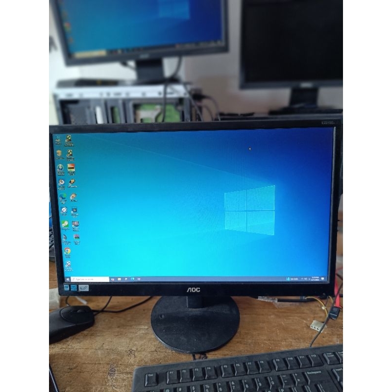 LCD AOC 22" นิ้ว เสื้อสีเหลืองลบ