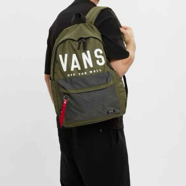 V Backpack Big Logo สีเขียว