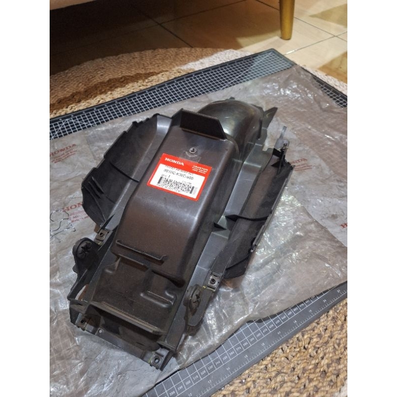 บังโคลนด้านหลังช่องด้านใน honda cs1 cs one original ahm honda 8010C-kwc-900