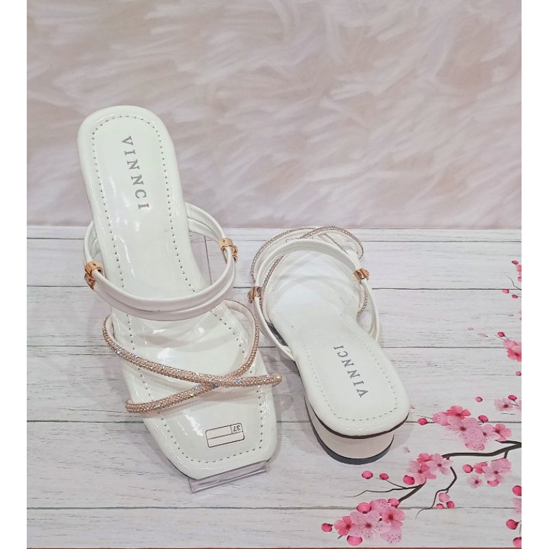 Vinnci รองเท้ารักษาสตรีทันสมัยสไตล์เกาหลี