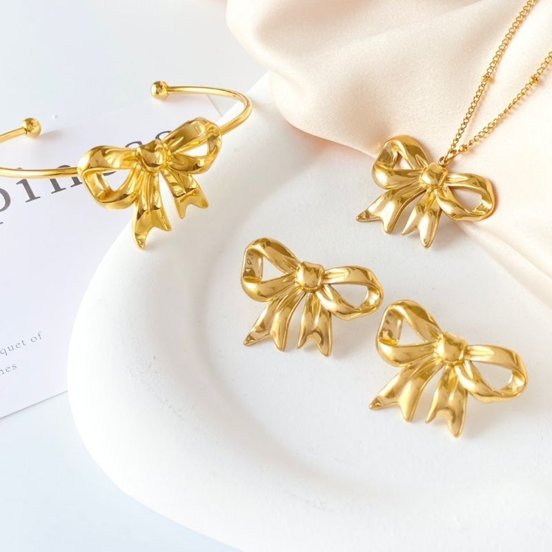 Clafel & Co - ERIKA สร้อยคอไทเทเนียมผู้หญิง 18K Gold Plated ต่างหูริบบิ้นสร้อยคอแฟชั่น