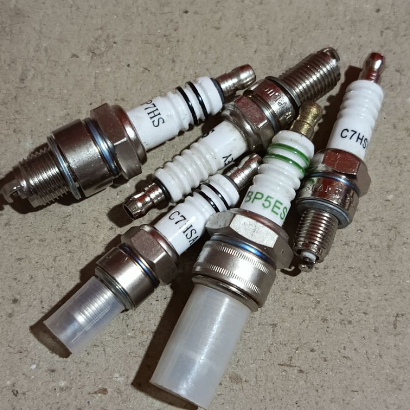 RANDOM BRAND SPARK PLUG พร้อมบรรจุภัณฑ์สําหรับรถยนต์รถจักรยานยนต์ 2T 4T BEBEK MATIC GL SATRIA C7 BP7