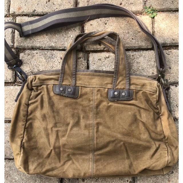 กระเป๋าสะพาย Guess Vintage