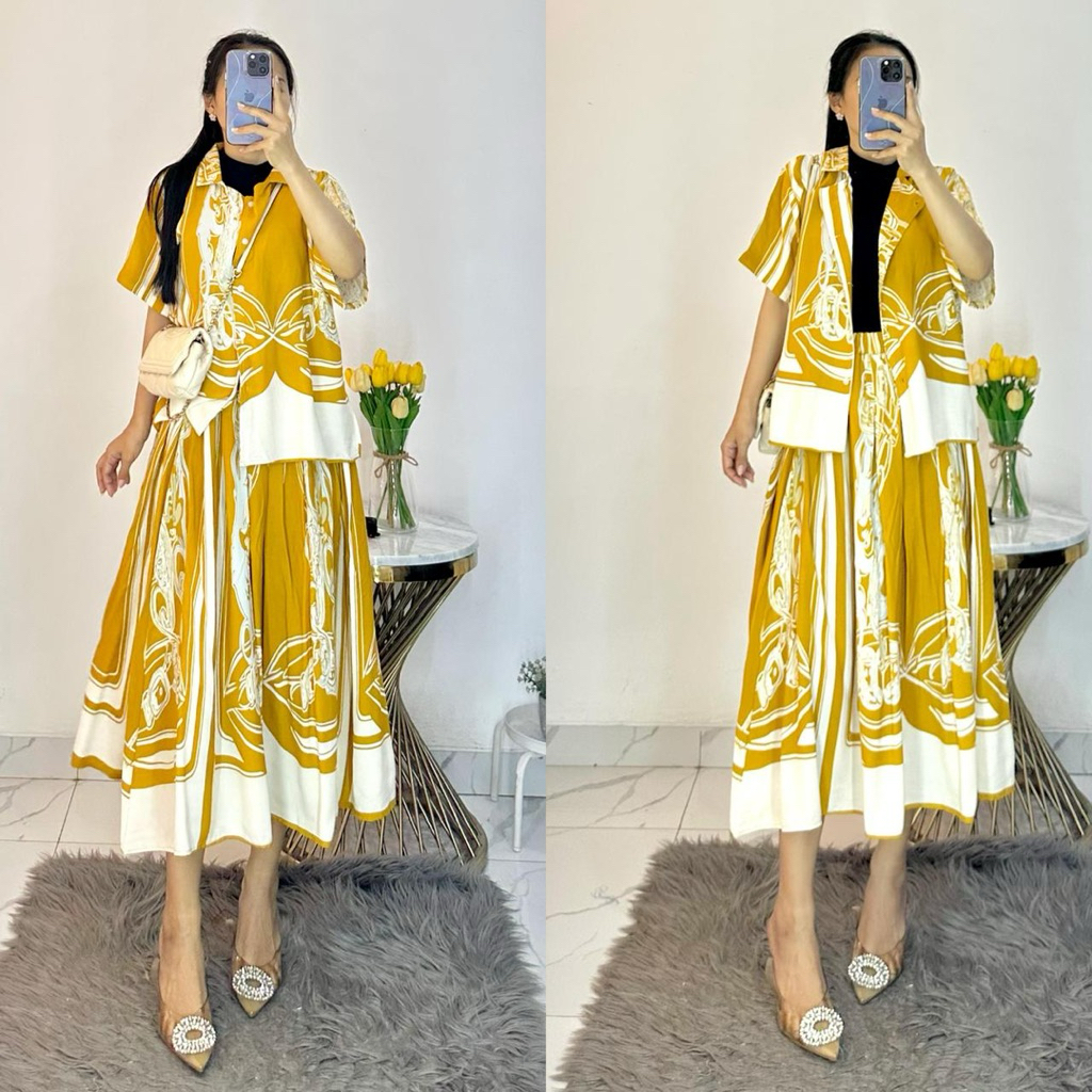 Jolly Set / Short Skirt Set / ชุดเสื้อครอปไวรัส by agniya fashion