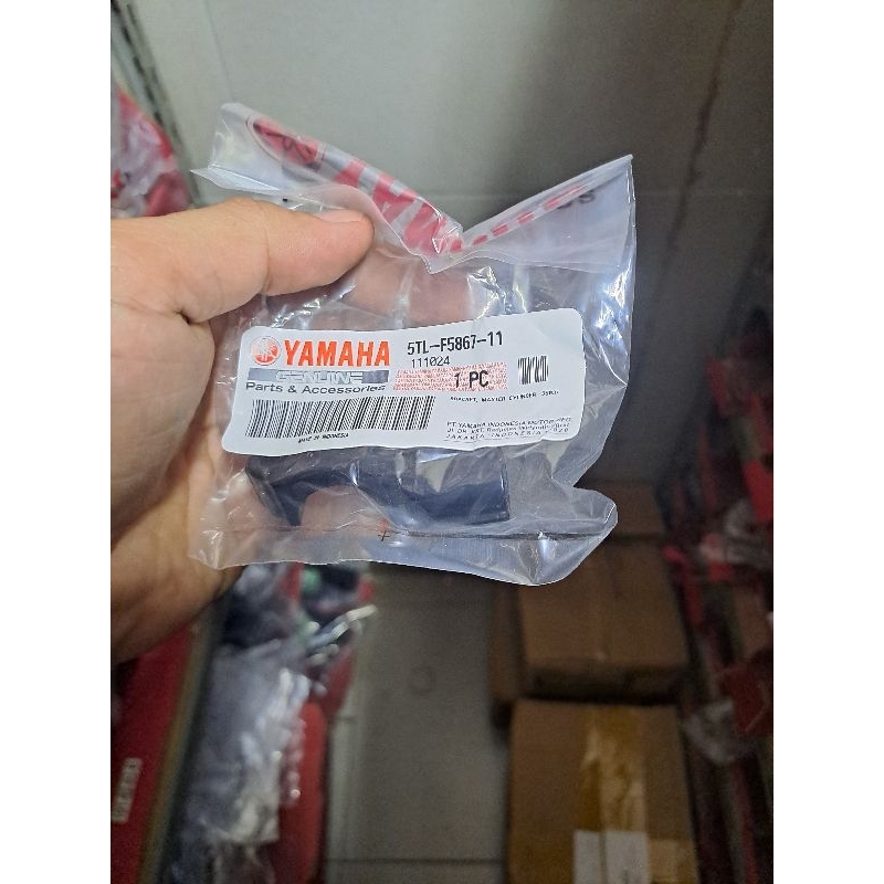 RIGHT MIRROR HOUSING BRACKET MIO SOUL MIO SPORTY JUPITER สีดํา 5TL-F5867-11