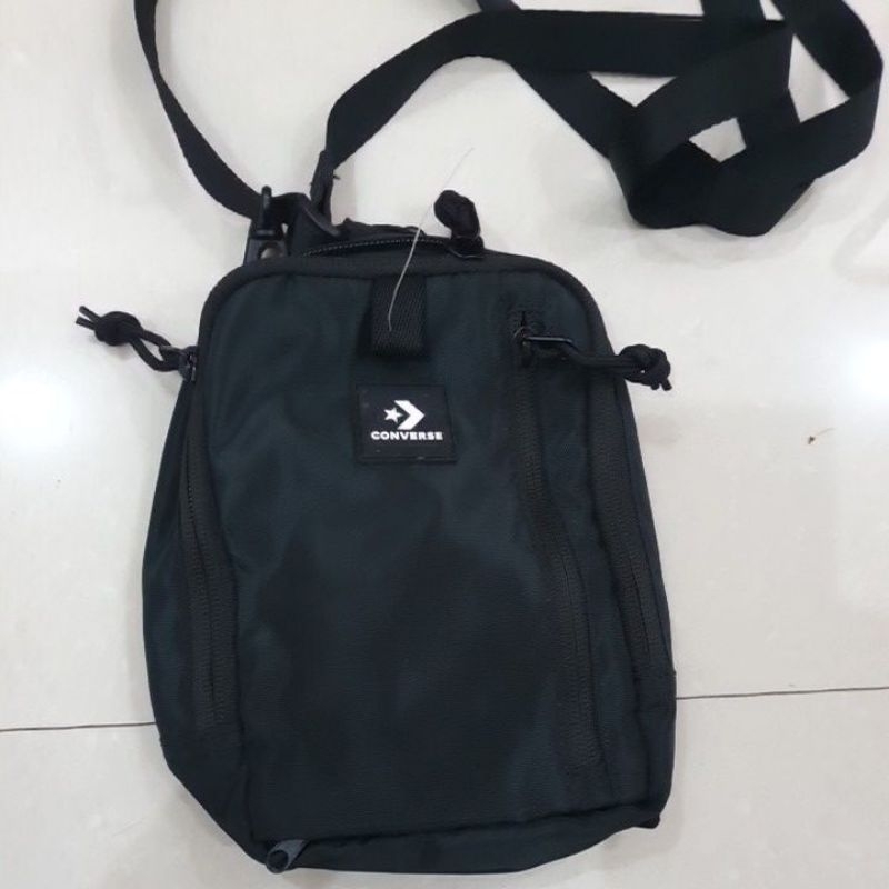 กระเป๋า c0nv3rs3 สีดํา