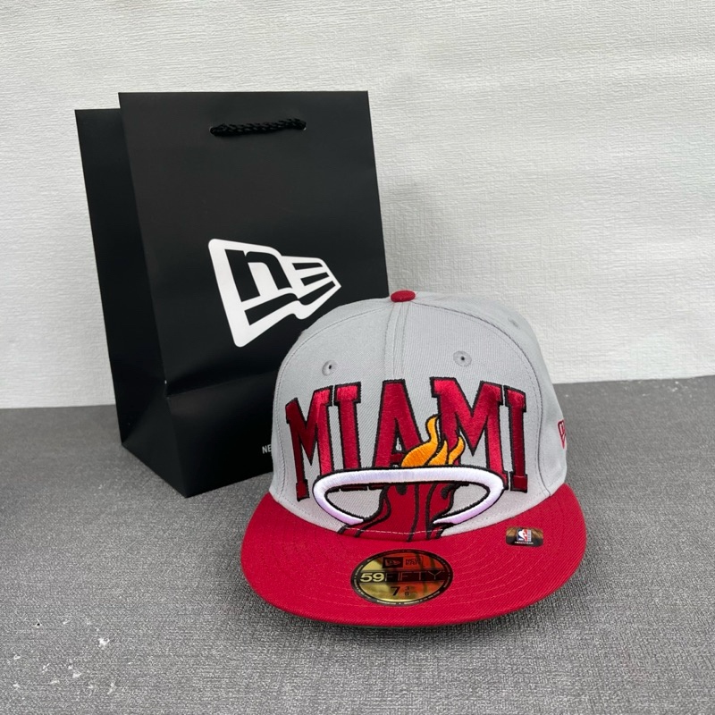 NEW ERA 59Fifty 73⁄8 FITTED MIAMI HEATS หมวกอย่างเป็นทางการของแท้