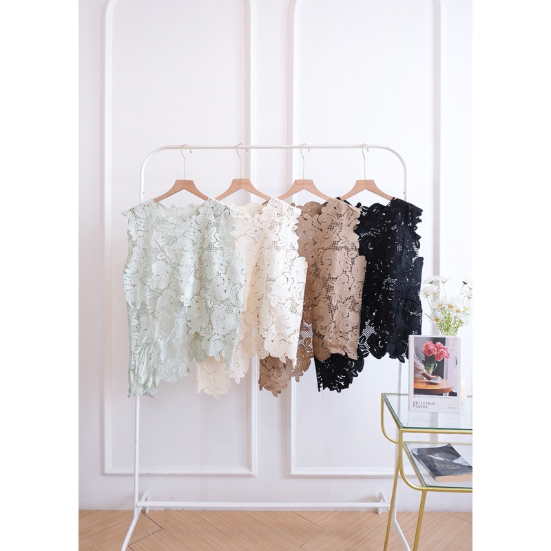 AKEMI VEST**********