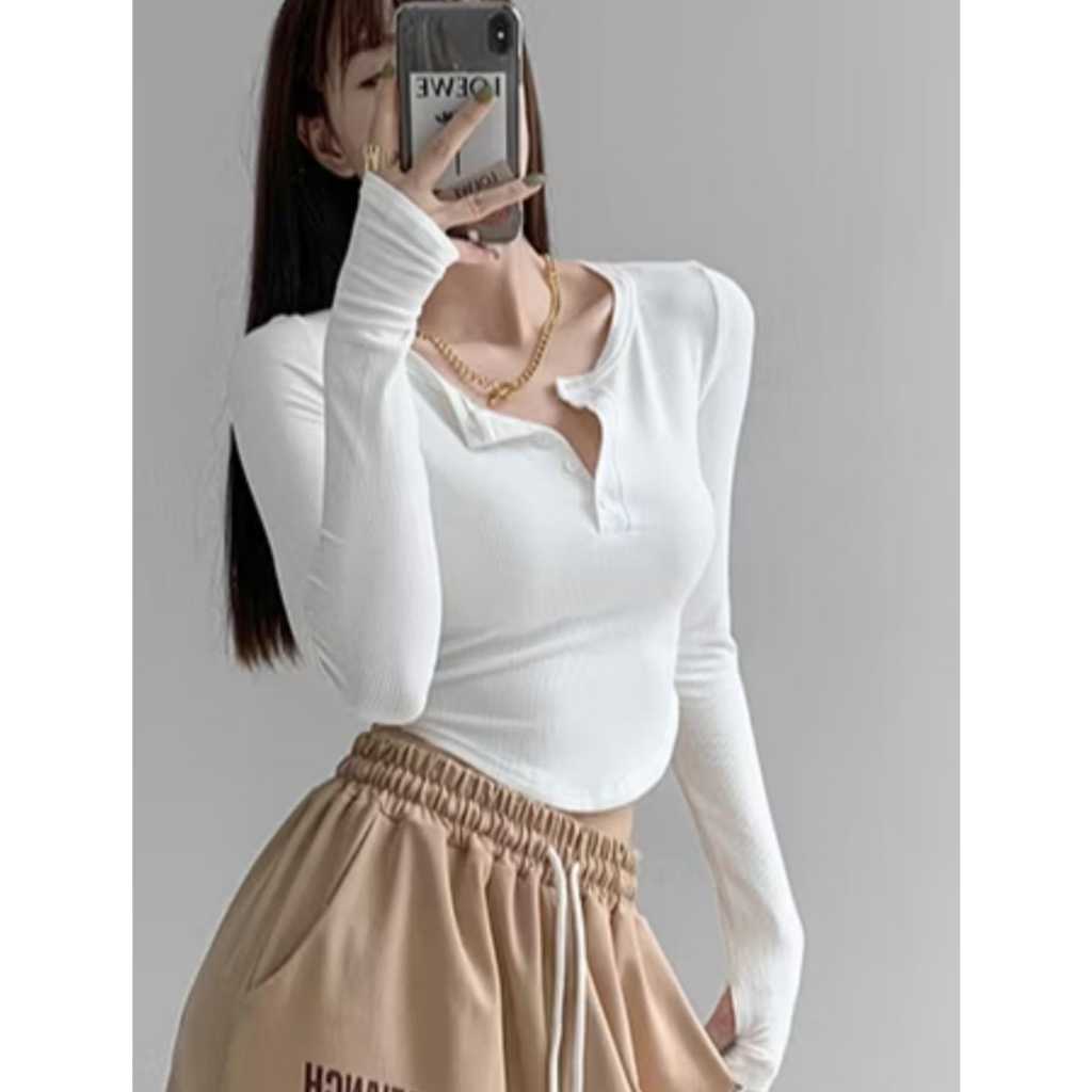 RIBBEN HENLEY CROP TOP / ปุ่มผู้หญิง TOP LONG SLEEVE KNITWEAR LONGSLEEVE FIT BODY