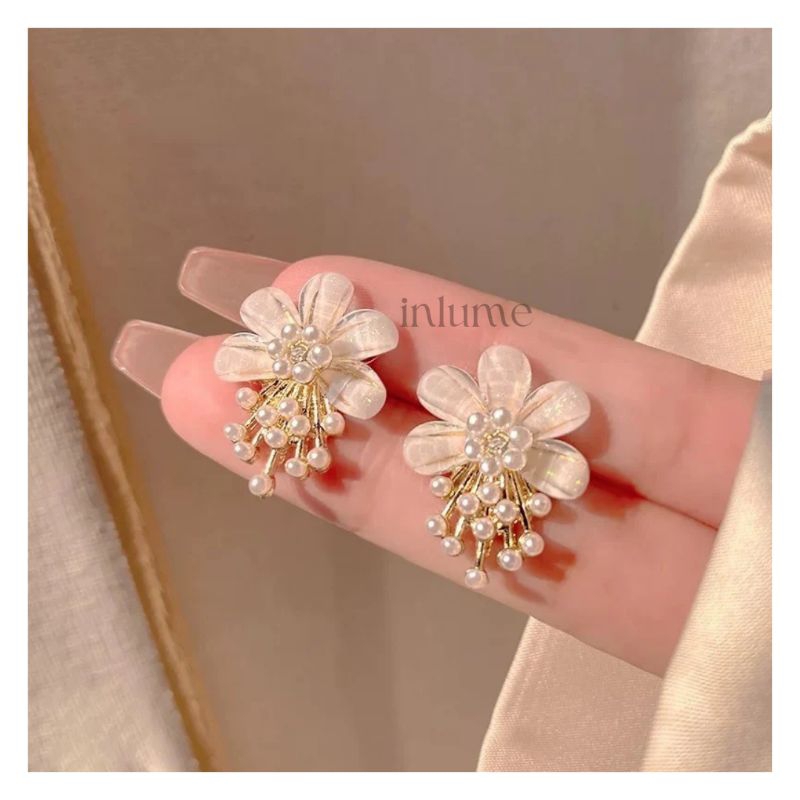 Inlume.id - MAYUMI EARRINGS - กลีบขาว 999 ประดับมุก CLASSY สีขาวมุก EARRINGS