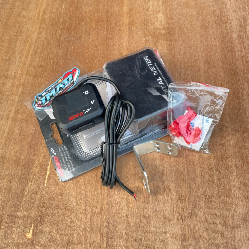 KOSO VOLT METER 3 IN 1 DIGITAL LED VOLTMETER + ภายนอก TEMPERATURE + PORTABLE USB HP CHARGER
