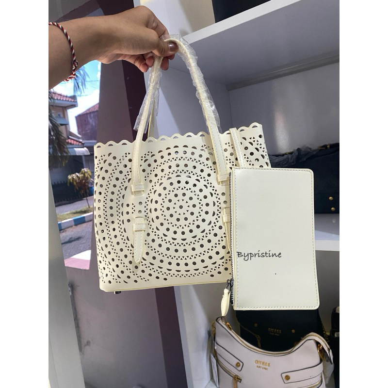 Alaia กระเป๋าเลเซอร์คัทใหม่ล่าสุด