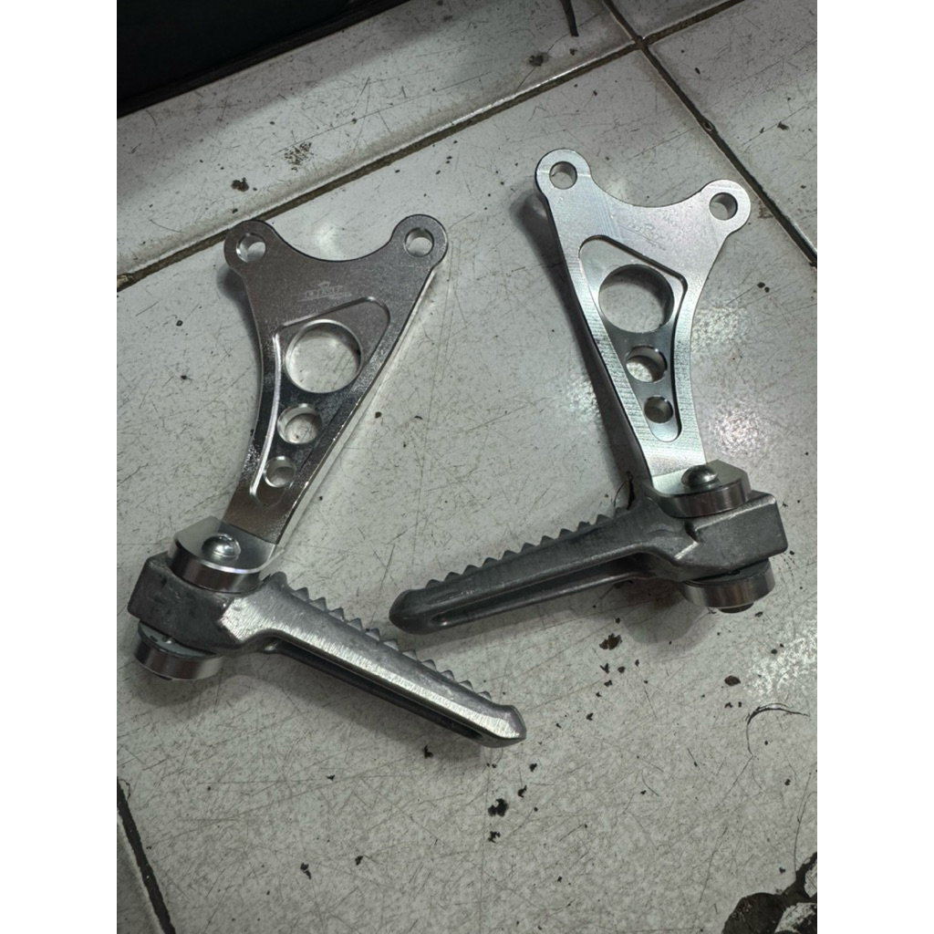สเต็ปเท้า ด้านหลังไม่มีเดี่ยว DKT Ninja 150 RR ขั้นตอน DKT Ninja150 RR ขั้นตอนด้านหลังไอเสีย cobra D