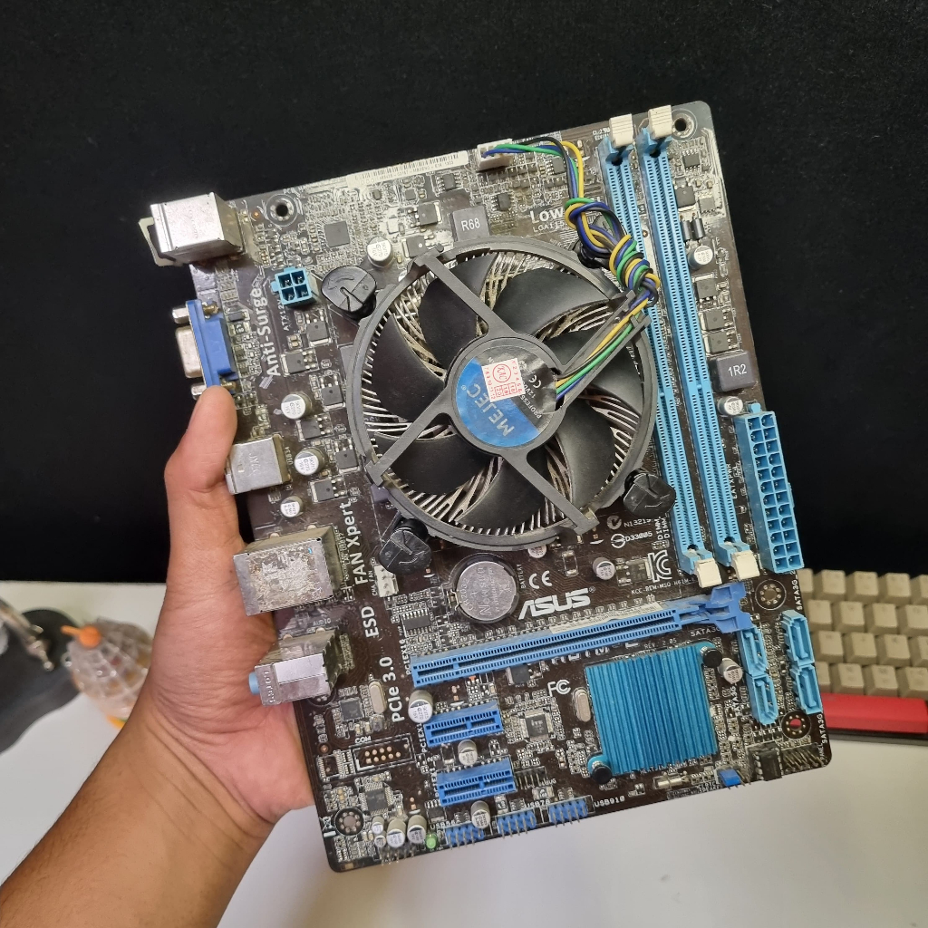 [ใช้แล้ว] แพ็คเกจ Intel Core i3 358 + การรื้อถอน Asus H61M-E