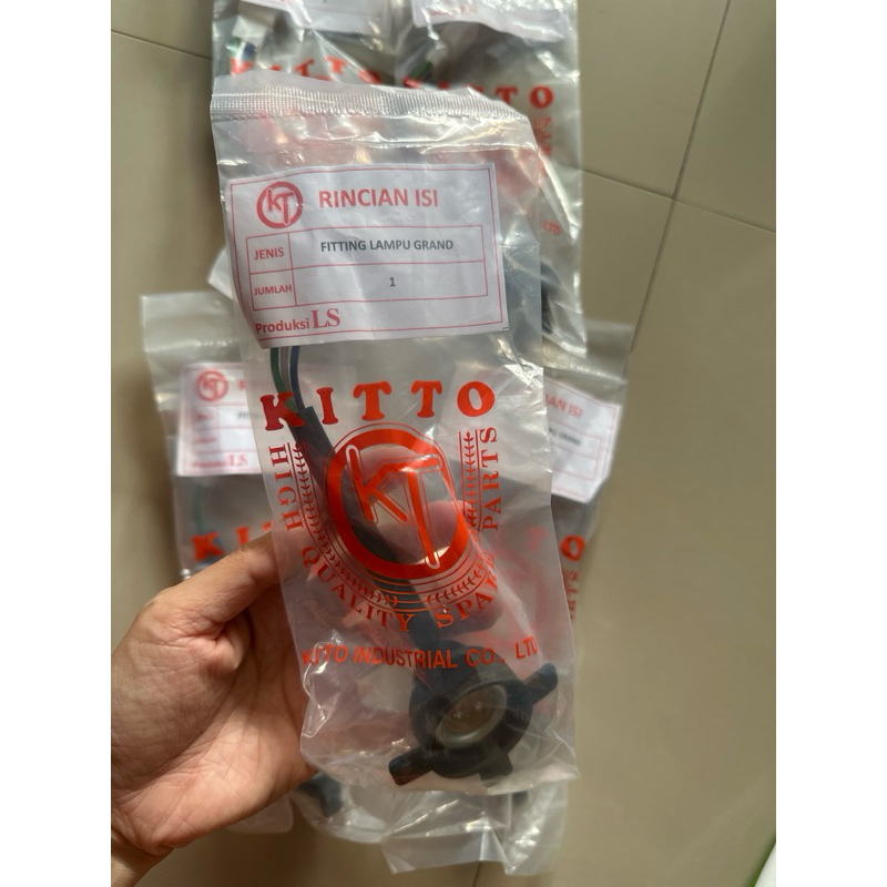 GRAND BRAND HEADLIGHT PITING COP (KITTO)