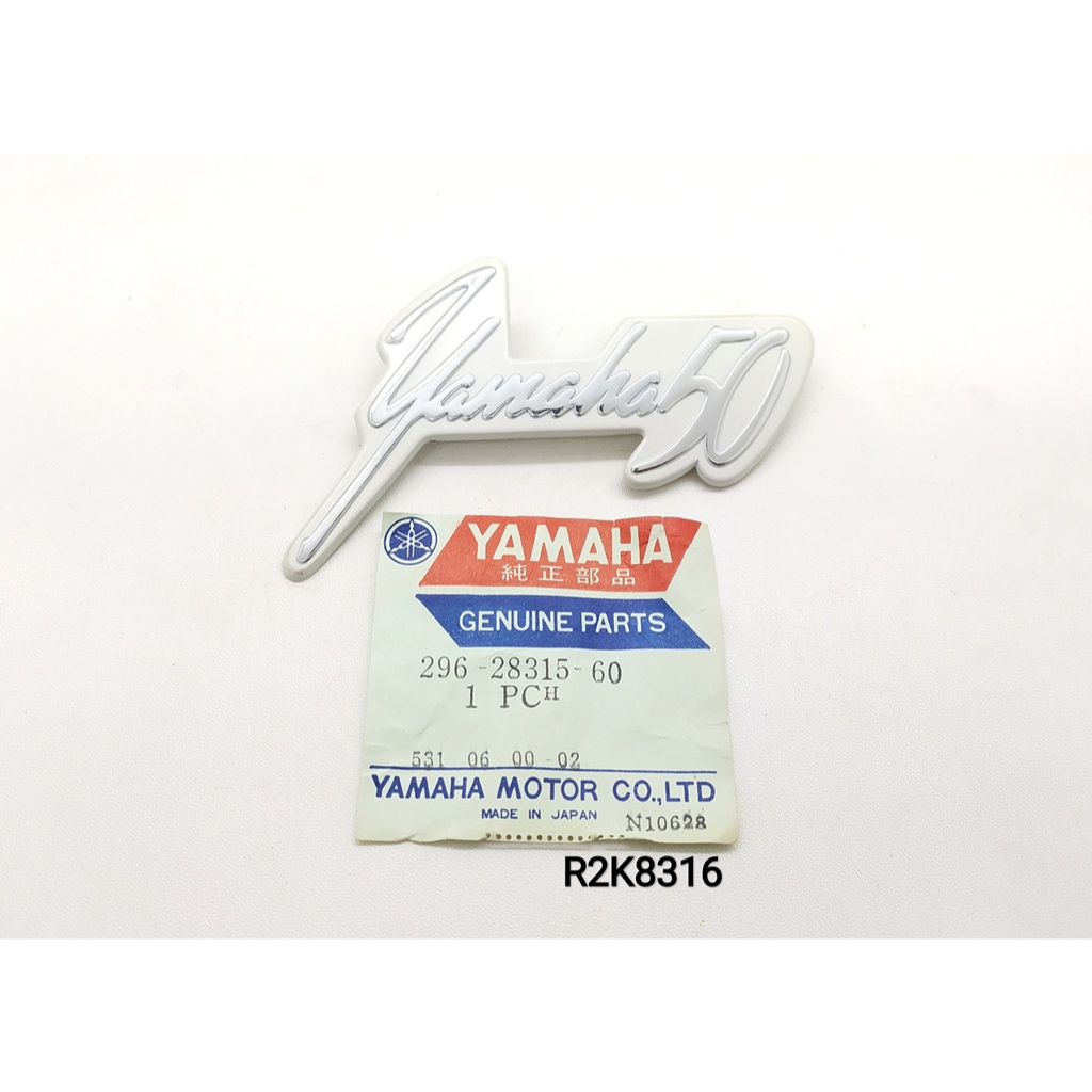 ด้านหน้า WING LOGO EMBLEM พร้อม YAMAHA V50 U5 WRITING ORIGINAL JAPAN 296-28315-60