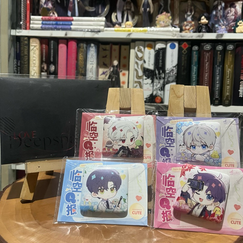 อย่างเป็นทางการ Love & Deepspace Sylus Zayne Rafayel Xavier Badge & โปสการ์ด