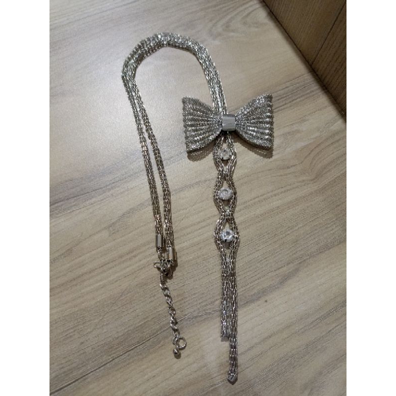 สร้อยคอ Luxe Ribbon Radiance