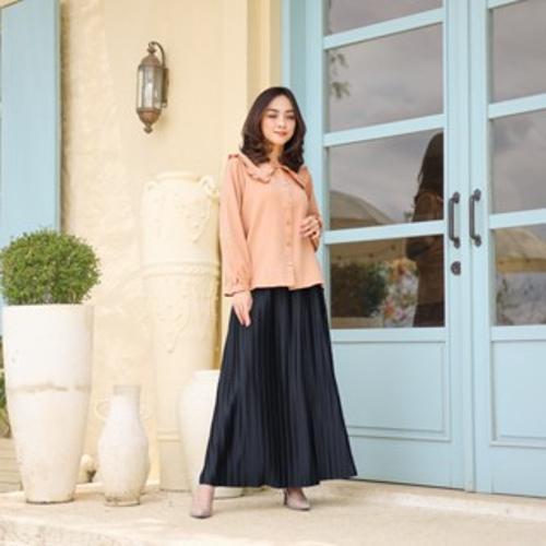 LLANEZA Reyna เสื้อเบลาส์คอปกกว้าง