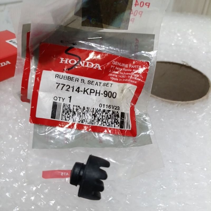 77214 KPH 900 RUBBER SEAT CUSHION BEAT CARBON REVO BLADE KARISMA ราคาหน่วยเดิม