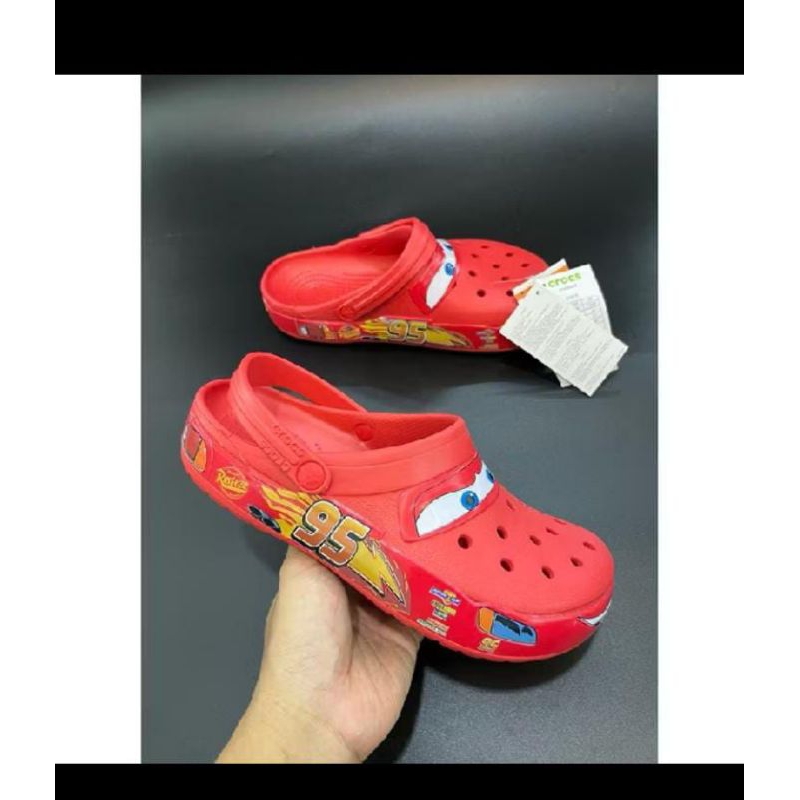 Crocs Cars Miquin clog รองเท้าแตะผู้ใหญ่ unisex/ Crocs Cars Mcqueen ผู้ใหญ่ unisex