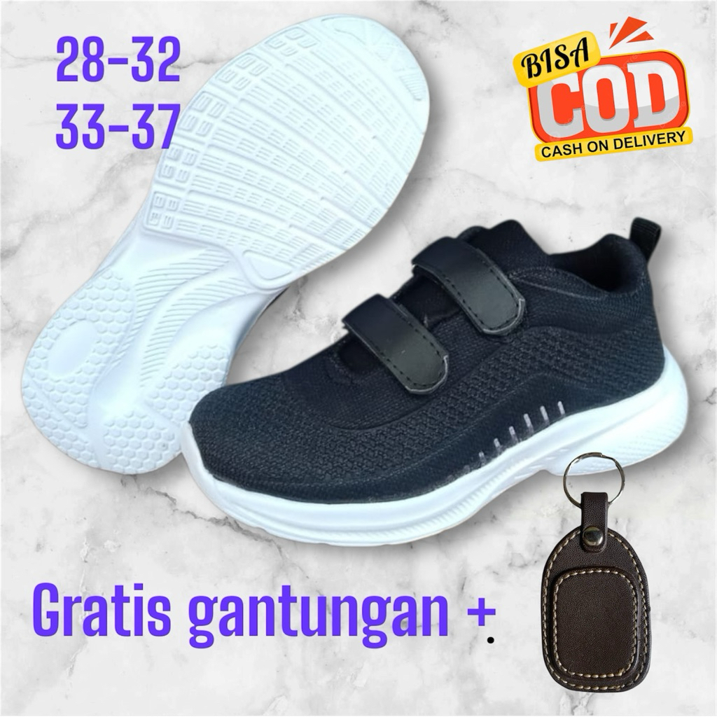 รองเท้านักเรียน GANTUNGAN Pylon พร้อมที่แขวนฟรี