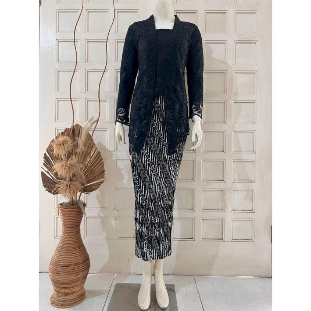 MERAH ชุด Kebaya สีแดงและสีขาว / Modern Brocade Kutu Kebaya แขนยาวด้านบนสิงหาคมและเสื้อผ้า Carnival - รูปที่ 2