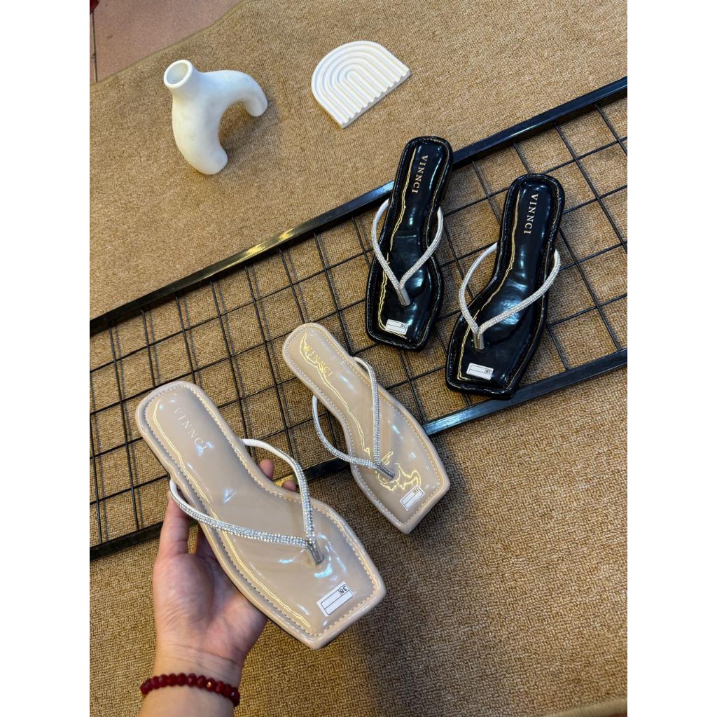 Vinnci Glitter Flat Sandals ฟรีกล่อง| รองเท้าผู้หญิง | รองเท้าส้นสูงปาร์ตี้อินเทรนด์ | รองเท้าส้นสูง